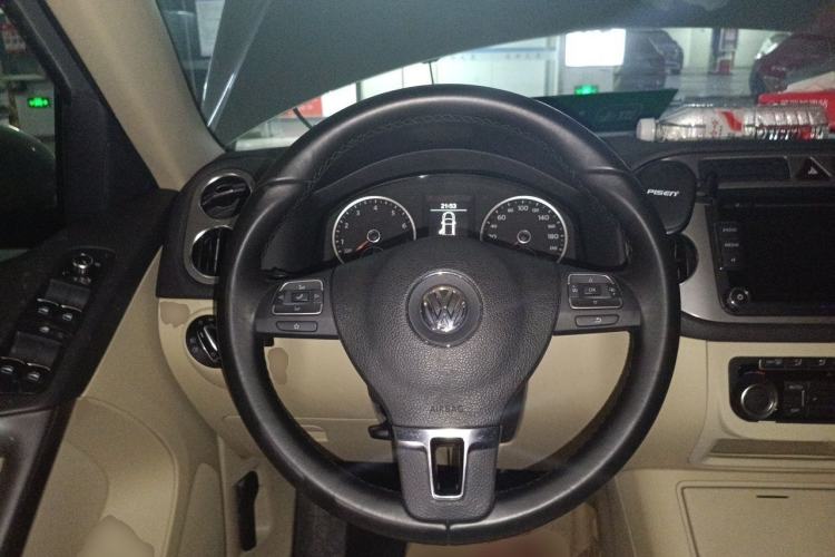 Used Volkswagen Tiguan 2010 1.8 TSI Automatic Two-Wheel Drive Trend Edition Steering Wheel