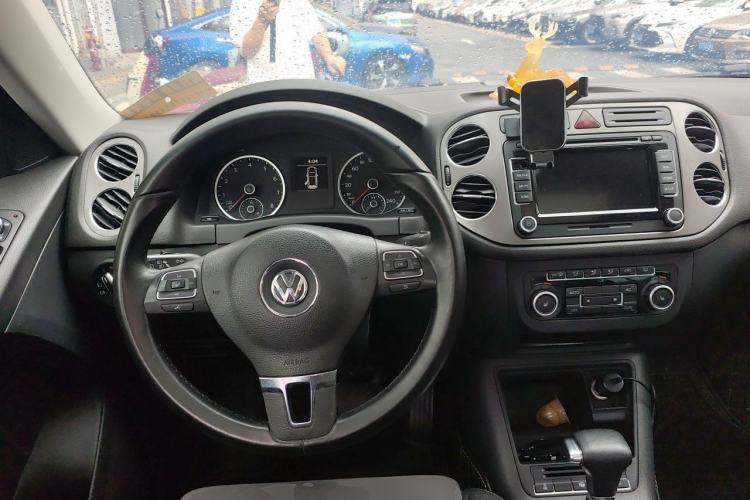 Used Volkswagen Tiguan 2010 2.0 TSI Automatic All-Wheel Drive Flagship Edition Steering Wheel