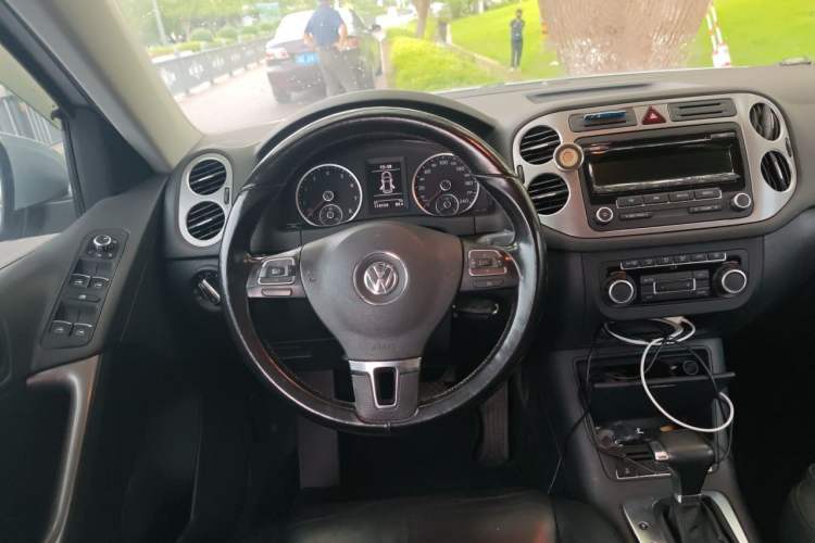 Used Volkswagen Tiguan 2010 1.8 TSI Automatic Two-Wheel Drive Trend Edition Steering Wheel