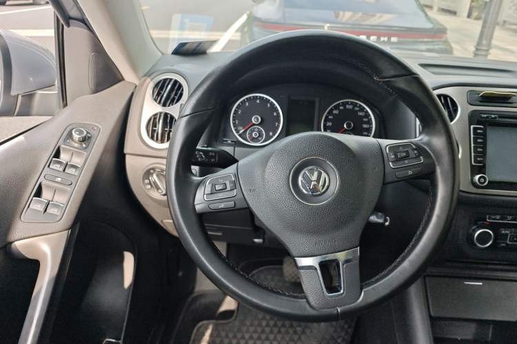 Used Volkswagen Tiguan 2010 1.8TSI Automatic Two-Wheel Drive Elite Edition Steering Wheel