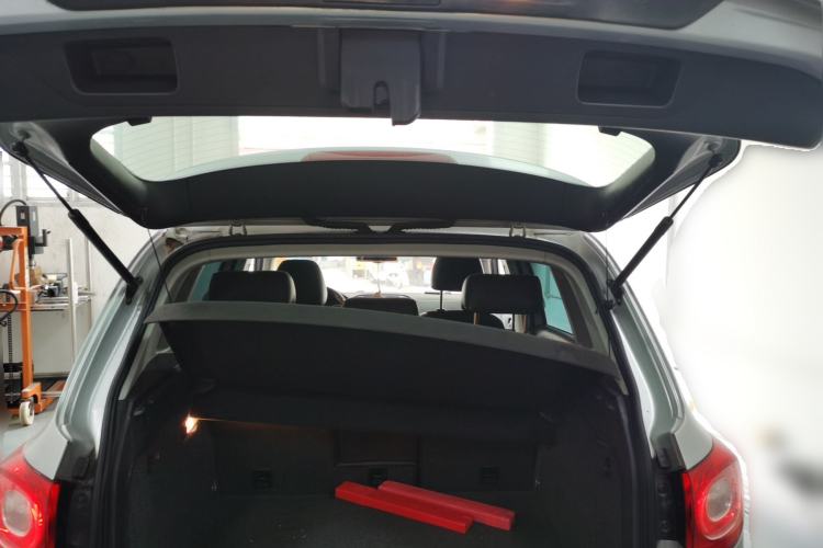 Used Volkswagen Tiguan 2010 2.0 TSI Automatic All-Wheel Drive Flagship Navigation Edition Trunk