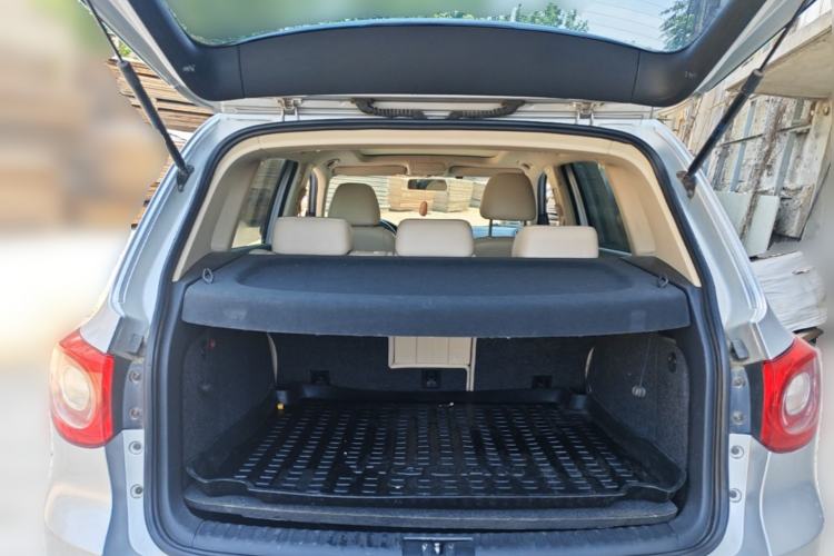 Used Volkswagen Tiguan 2010 2.0 TSI Automatic All-Wheel-Drive Elite Edition Trunk