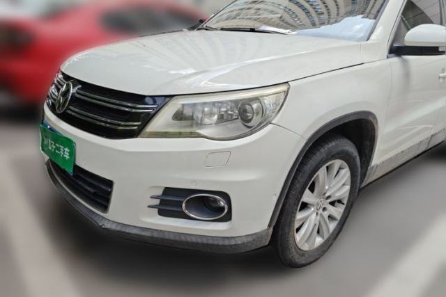 Volkswagen Tiguan 2010 2.0 TSI Automatic All-Wheel Drive Flagship Navigation Edition مستعملة
