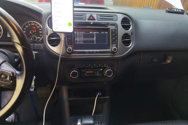 Used Volkswagen Tiguan 2010 1.8 TSI Automatic All-Wheel Drive Fashion Edition Audio And AC Panel