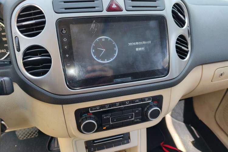 Used Volkswagen Tiguan 2010 1.8 TSI Automatic Two-Wheel Drive Trend Edition Audio And AC Panel