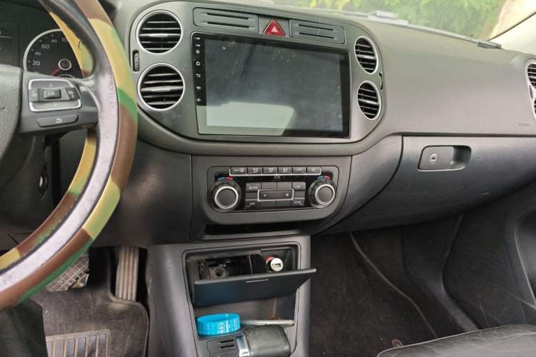 Used Volkswagen Tiguan 2010 1.8TSI Automatic All-Wheel-Drive Elite Edition Audio And AC Panel