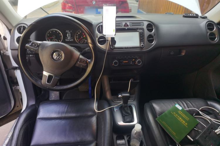 Used Volkswagen Tiguan 2010 1.8 TSI Automatic All-Wheel Drive Fashion Edition Center Console