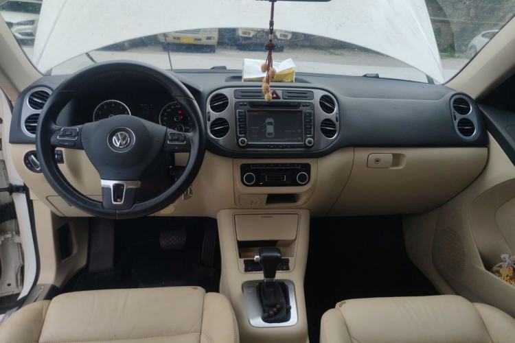 Used Volkswagen Tiguan 2010 1.8TSI Automatic All-Wheel-Drive Elite Edition Center Console