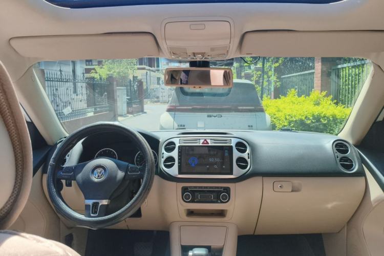 Used Volkswagen Tiguan 2010 2.0 TSI Automatic All-Wheel Drive Flagship Edition Center Console