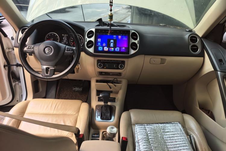 Used Volkswagen Tiguan 2010 1.8TSI Automatic All-Wheel-Drive Elite Edition Center Console