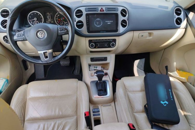 Used Volkswagen Tiguan 2010 1.8 TSI Automatic Two-Wheel Drive Trend Edition Center Console