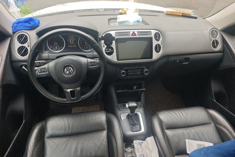 Used Volkswagen Tiguan 2010 1.8TSI Automatic Two-Wheel Drive Elite Edition Center Console