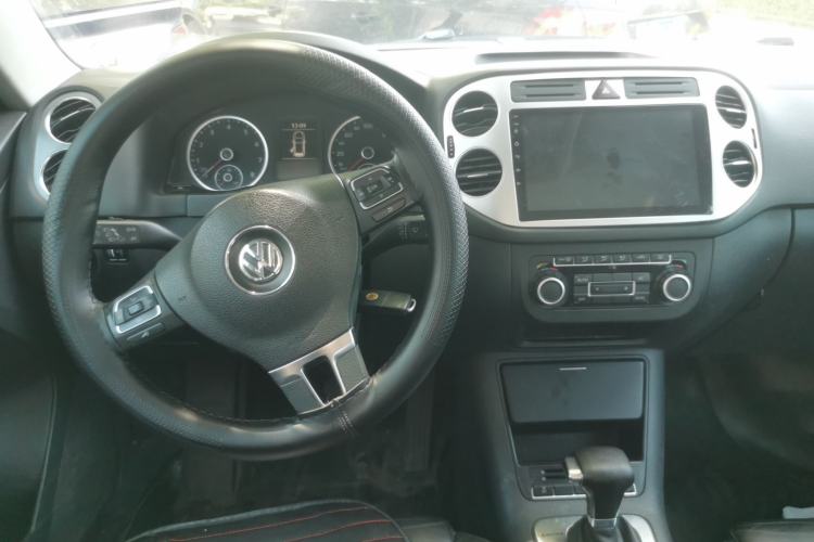 Used Volkswagen Tiguan 2010 1.8TSI Automatic All-Wheel-Drive Elite Edition Center Console