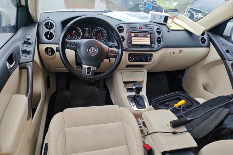 Used Volkswagen Tiguan 2010 2.0 TSI Automatic All-Wheel Drive Flagship Edition Center Console