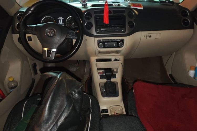 Used Volkswagen Tiguan 2010 1.8TSI Automatic All-Wheel-Drive Elite Edition Center Console