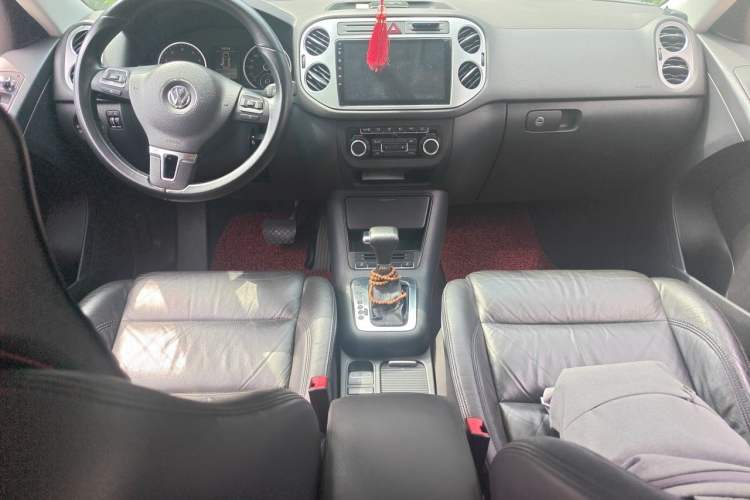 Used Volkswagen Tiguan 2010 1.8 TSI Automatic All-Wheel Drive Fashion Edition Center Console