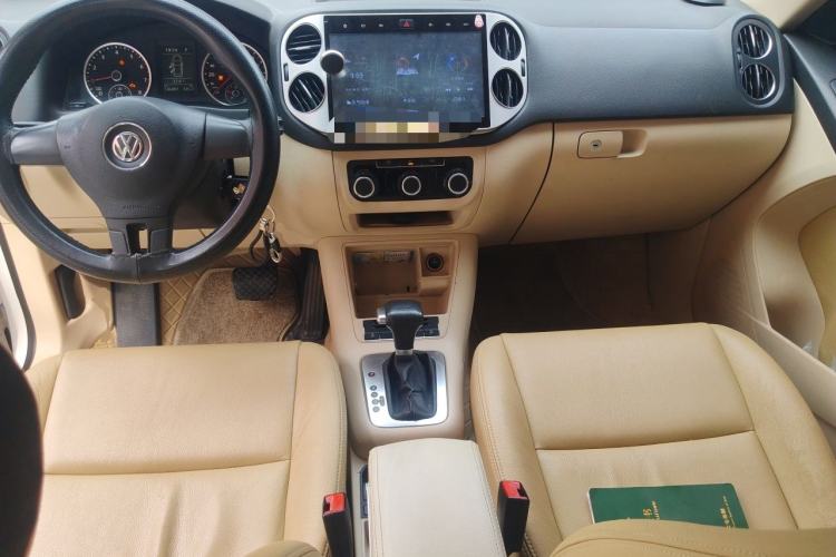 Used Volkswagen Tiguan 2010 1.8 TSI Automatic Two-Wheel Drive Urban Edition Center Console