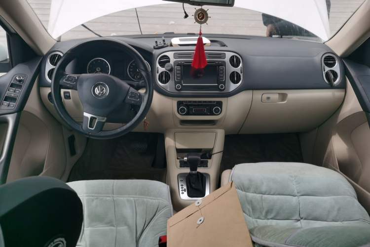 Used Volkswagen Tiguan 2010 2.0 TSI Automatic All-Wheel Drive Flagship Navigation Edition Center Console