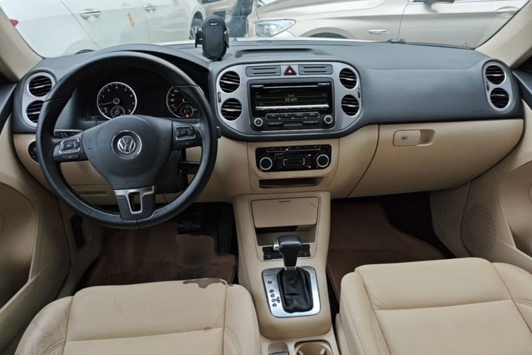 Used Volkswagen Tiguan 2010 1.8TSI Automatic All-Wheel-Drive Elite Edition Center Console