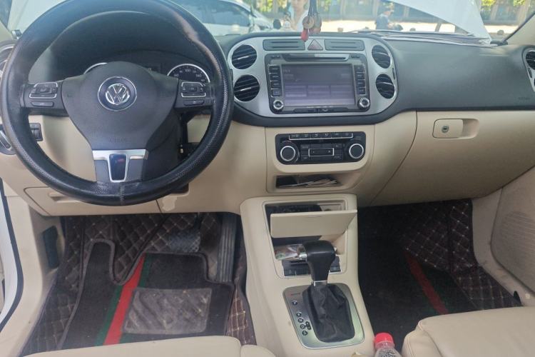 Used Volkswagen Tiguan 2010 1.8TSI Automatic All-Wheel-Drive Elite Edition Center Console