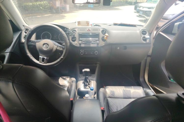 Used Volkswagen Tiguan 2010 1.8 TSI Automatic All-Wheel Drive Fashion Edition Center Console
