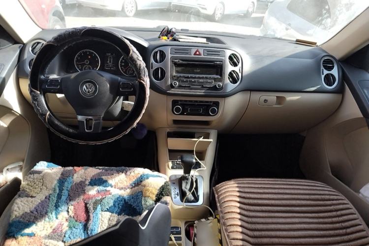 Used Volkswagen Tiguan 2010 1.8 TSI Automatic Two-Wheel Drive Trend Edition Center Console