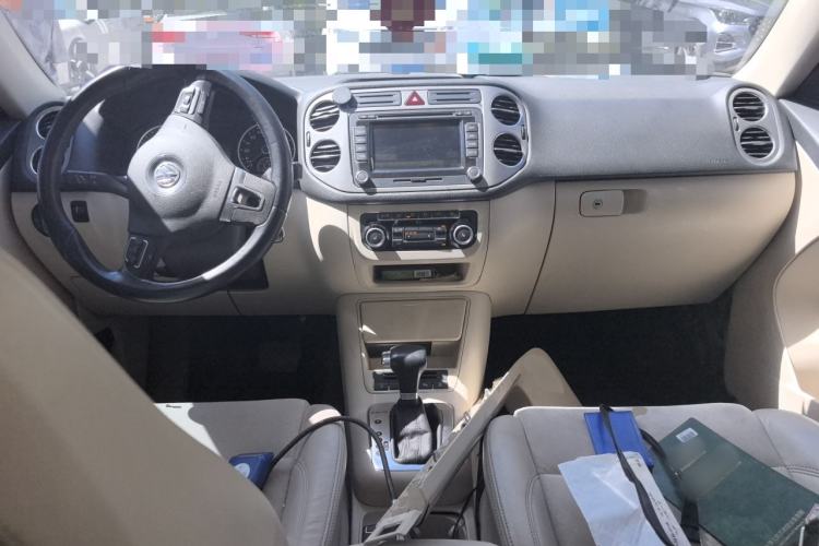 Used Volkswagen Tiguan 2010 2.0 TSI Automatic All-Wheel Drive Flagship Edition Center Console