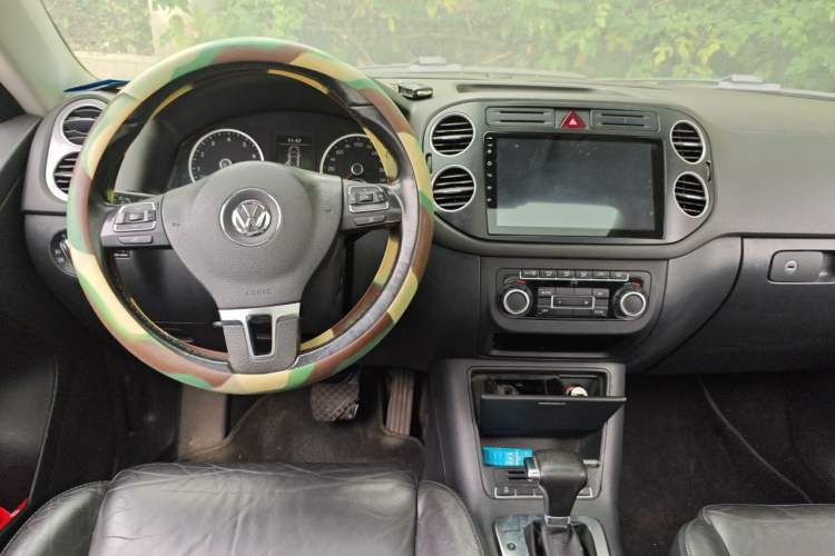 Used Volkswagen Tiguan 2010 1.8TSI Automatic All-Wheel-Drive Elite Edition Center Console
