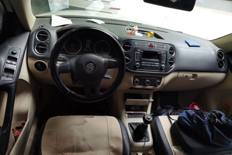 Used Volkswagen Tiguan 2010 1.8 TSI Manual Two-Wheel Drive Urban Edition Center Console