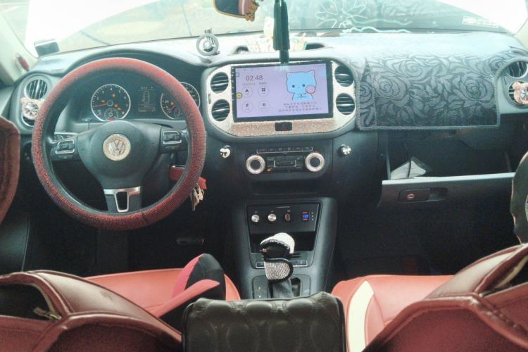 Used Volkswagen Tiguan 2010 1.8 TSI Automatic All-Wheel Drive Fashion Edition Center Console