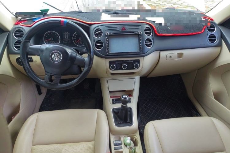 Used Volkswagen Tiguan 2010 1.8 TSI Manual Two-Wheel Drive Urban Edition Center Console
