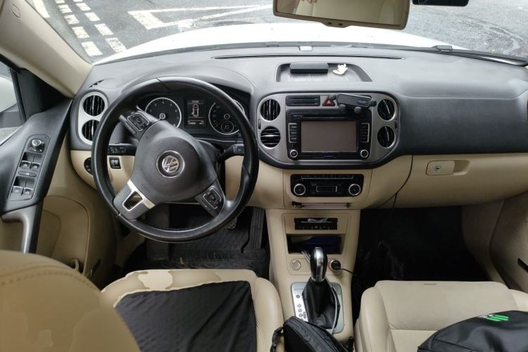 Used Volkswagen Tiguan 2010 2.0 TSI Automatic All-Wheel Drive Flagship Edition Center Console