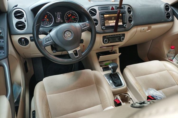 Used Volkswagen Tiguan 2010 2.0 TSI Automatic All-Wheel Drive Flagship Edition Center Console