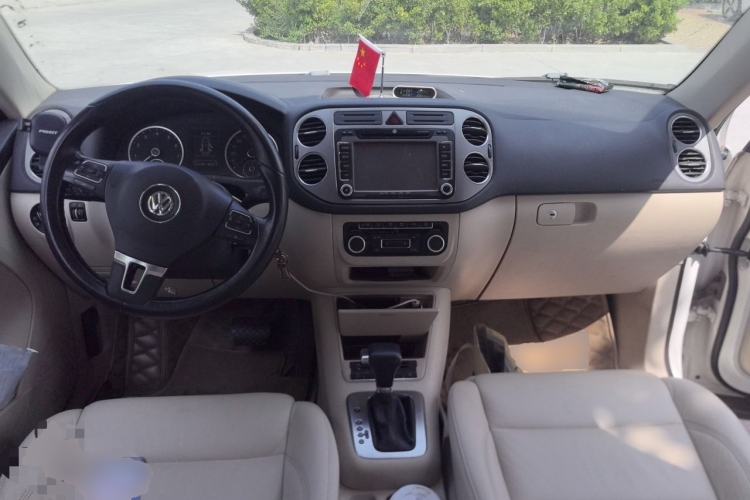Used Volkswagen Tiguan 2010 1.8 TSI Automatic Two-Wheel Drive Trend Edition Center Console