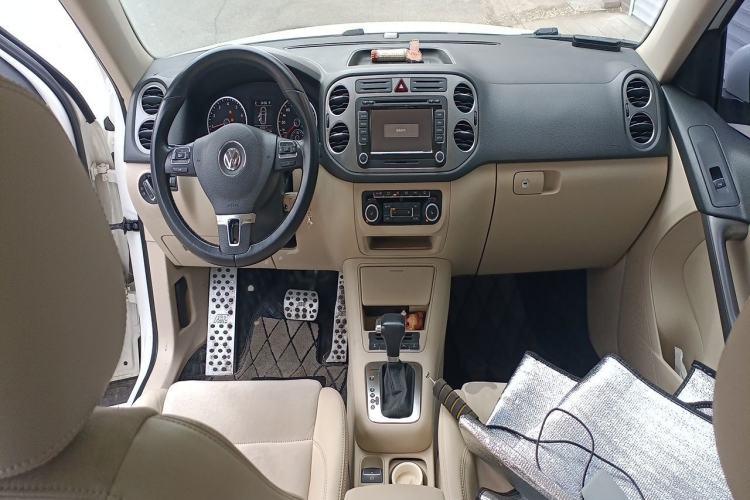 Used Volkswagen Tiguan 2010 2.0 TSI Automatic All-Wheel Drive Flagship Navigation Edition Center Console