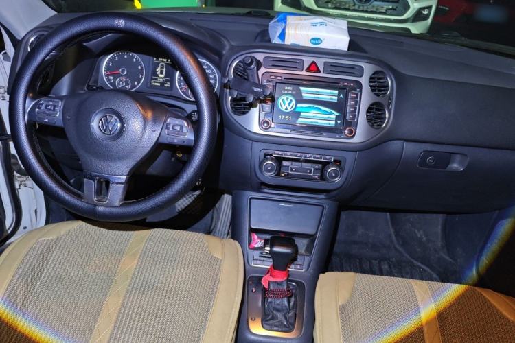 Used Volkswagen Tiguan 2010 2.0 TSI Automatic All-Wheel Drive Flagship Navigation Edition Center Console