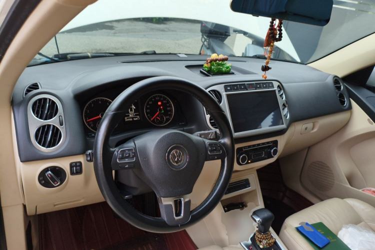 Used Volkswagen Tiguan 2010 1.8 TSI Automatic Two-Wheel Drive Trend Edition Center Console
