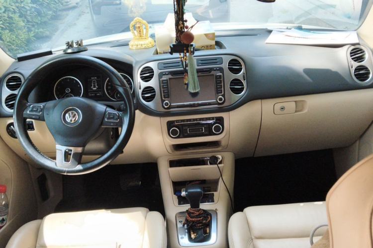 Used Volkswagen Tiguan 2010 1.8TSI Automatic All-Wheel-Drive Elite Edition Center Console