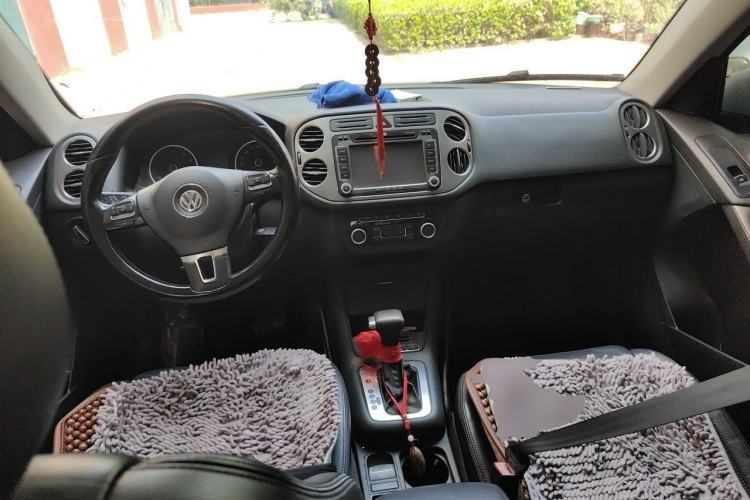 Used Volkswagen Tiguan 2010 2.0 TSI Automatic All-Wheel-Drive Elite Edition Center Console