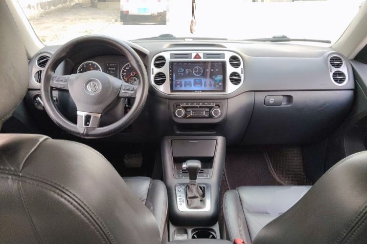 Used Volkswagen Tiguan 2010 1.8 TSI Automatic All-Wheel Drive Fashion Edition Center Console