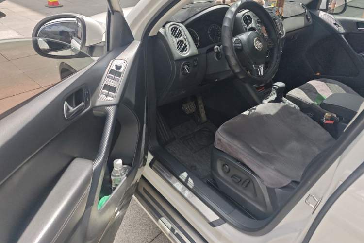 Used Volkswagen Tiguan 2010 2.0 TSI Automatic All-Wheel Drive Flagship Edition Driver Seat