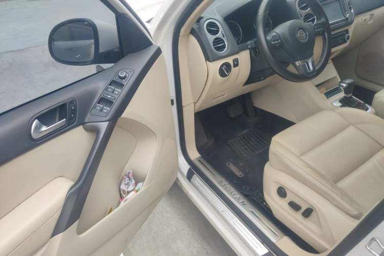 Used Volkswagen Tiguan 2010 1.8TSI Automatic All-Wheel-Drive Elite Edition Driver Seat