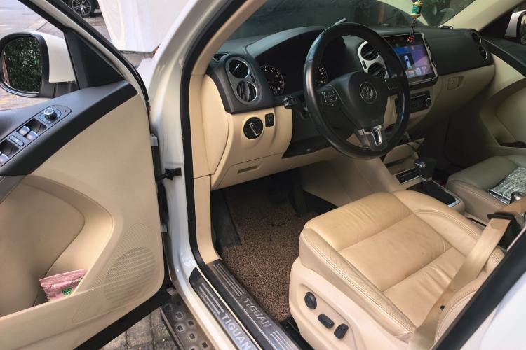 Used Volkswagen Tiguan 2010 1.8TSI Automatic All-Wheel-Drive Elite Edition Driver Seat