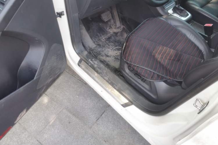Used Volkswagen Tiguan 2010 1.8TSI Automatic All-Wheel-Drive Elite Edition Driver Seat