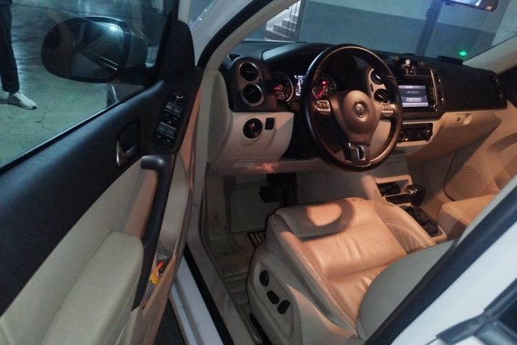 Used Volkswagen Tiguan 2010 1.8TSI Automatic All-Wheel-Drive Elite Edition Driver Seat