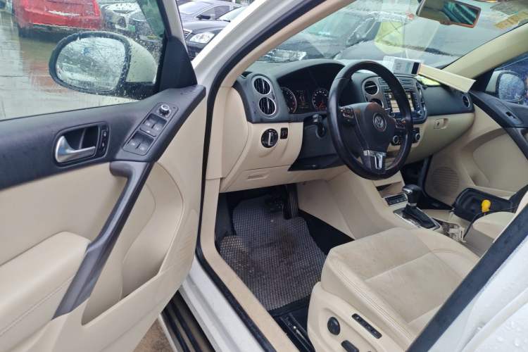 Used Volkswagen Tiguan 2010 2.0 TSI Automatic All-Wheel Drive Flagship Edition Driver Seat