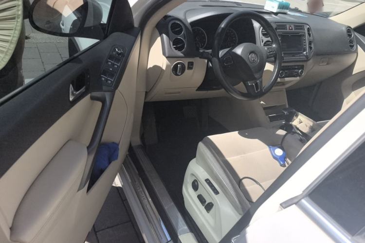 Used Volkswagen Tiguan 2010 2.0 TSI Automatic All-Wheel Drive Flagship Edition Driver Seat