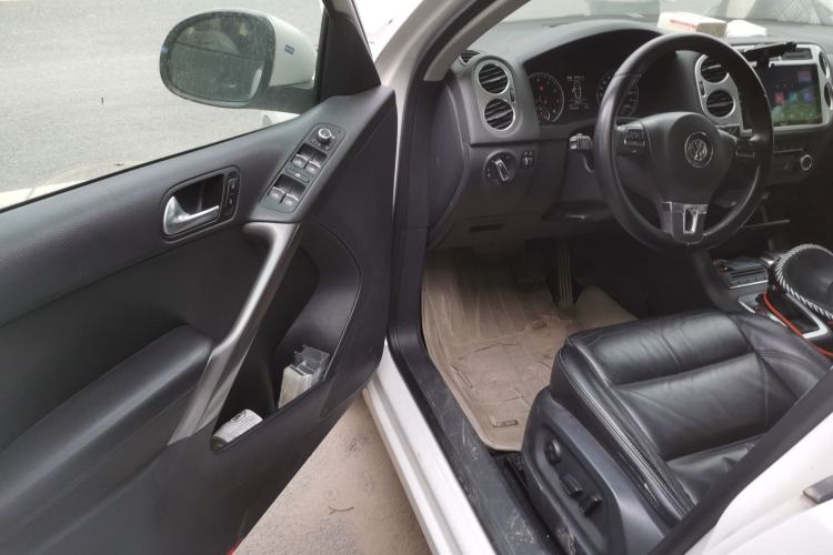 Used Volkswagen Tiguan 2010 2.0 TSI Automatic All-Wheel-Drive Elite Edition Driver Seat
