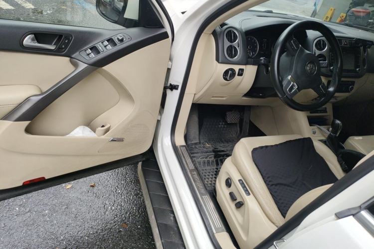 Used Volkswagen Tiguan 2010 2.0 TSI Automatic All-Wheel Drive Flagship Edition Driver Seat