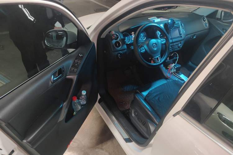 Used Volkswagen Tiguan 2010 1.8TSI Automatic All-Wheel-Drive Elite Edition Driver Seat